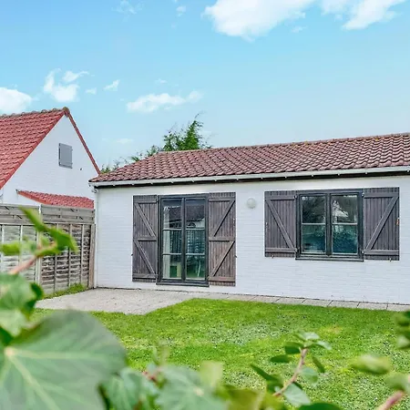 Holiday home In With Heated Swimming Pool Bredene